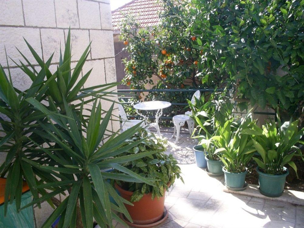 Apartment House With Garden *